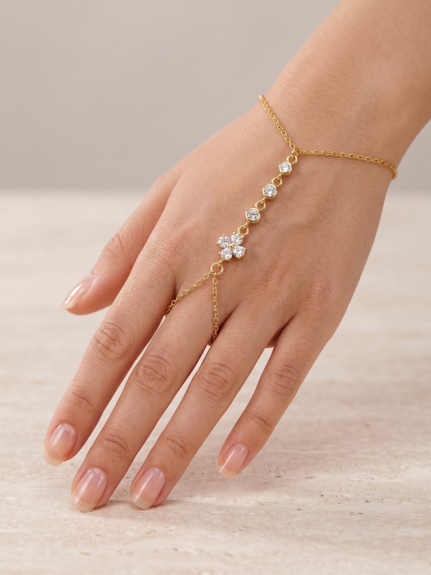 CRYSTAL CLOVER HAND CHAIN